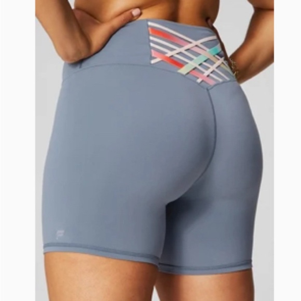 Fabletics Boost PowerHold® High-Waisted 6'' Shorts (size medium)